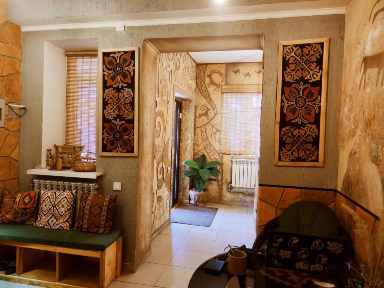 Silkroad Guesthouse Бишкек Экстерьер фото